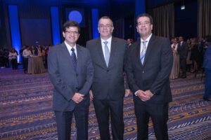 Lanzamiento de SILHER: Una nueva Corporación que une 50 años de experiencia en el sector salud Lima, julio del 2023.- Tres empresas líderes en la industria de la salud, cosmética y afines tales como SIGNIA SOLUCIONES LOGISTICAS, que brinda servicios logísticos, desde la importación, almacenamiento, hasta la entrega al destinatario final de sus productos y equipos; HREPS, que se especializa en la representación de empresas en el sector salud y KURA, una empresa especializada en la fidelización de pacientes siendo el nexo entre la empresa y el consumidor final, se agrupan bajo la CORPORACION SILHER, combinando la amplia experiencia y conocimientos de cada de una de las empresas, para ofrecer soluciones integrales con un modelo holístico para la industria de la salud y afines. Con un legado de más de 50 años en el sector de la salud, SILHER emerge como una corporación que cuenta con el respaldo de tres compañías reconocidas para brindar una gama completa de servicios y productos en el sector salud. Cada una de las empresas que la conforman ha demostrado su excelencia en áreas claves del sector, y su unión representa un hito significativo para la industria, la confianza ganada en este tiempo permite asegurar la calidad de los servicios y productos que brindan. Todo bajo un sólido sistema de compliance, alineado a los estándares internacionales, auditados por los principales laboratorios a nivel mundial. Es por esta razón que, se realizó un evento donde se presentó SILHER, el cual se llevó a cabo en el Hotel Westin y contó con la presencia de los más importantes representantes del sector salud. Esta corporación por medio de las empresas que la conforman cuenta con presencia en Perú y Ecuador, países donde han establecido una sólida reputación en el sector de la salud con operaciones propias y esperan operar en toda América Latina, además brindan servicio a más de 150 empresas las cuales tienen presencia en los 5 continentes.