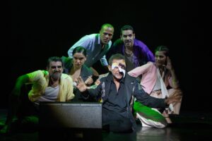 EXITOSO MUSICAL “NACÍ PARA QUERERTE” SE MUDA AL RENOVADO TEATRO SEGURA Del 6 de julio al 13 de agosto Tras los exitosos “Déjame que te cuente” y “Todos vuelven”, llega esta nueva puesta en escena que narra tres conmovedoras historias del corazón del Perú que nos dicen por qué debemos amar a este país, con la codirección de Juan Pablo Lostannau y Tommy Párraga y la producción general de Denisse Dibos