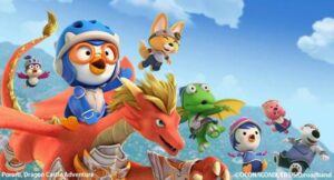 Pororo, es un adorable pingüino que vive junto a sus amigos, quienes con su insaciable curiosidad por todo lo que les rodea y las mil y una aventuras de las que son parte, hacen que sean los más queridos y virales de la plataforma de YouTube. Este jueves 13 de julio debutarán en la pantalla grande con la película “Pororo: Aventuras en el Castillo del Dragón” una adorable animación de fantasía, dirigida por los surcoreanos Yoon Je-Wan y Seunghoon Kang. En lo más profundo de las montañas, aparece el malvado hechicero Gad que roba el “Corazón de Dragón” del Rey Arturo, por su ambición en convertirse en rey del lugar. Pororo y sus amigos asumen la misión que los pondrá en peligro al intentar rescatar la joya sellada con el poder del reinado. El desafío aumenta cuando Crong accidentalmente absorbe el poder de “Corazón de Dragón” y se convierte en un Crong gigante. ¿Pororo, será capaz de doblegar a Gad? ¿Pondrá a salvo el “Corazón de Dragón”? Conoce a un dragón que quiere estar a cargo de todo y lo que la unión, junto al trabajo en equipo, es capaz de hacer. “Pororo: Aventuras en el Castillo del Dragón” atrapará la atención del espectador durante 70 minutos de impresionantes aventuras y mucho colorido, disponible desde este jueves 13 de julio en todos los cines del país.