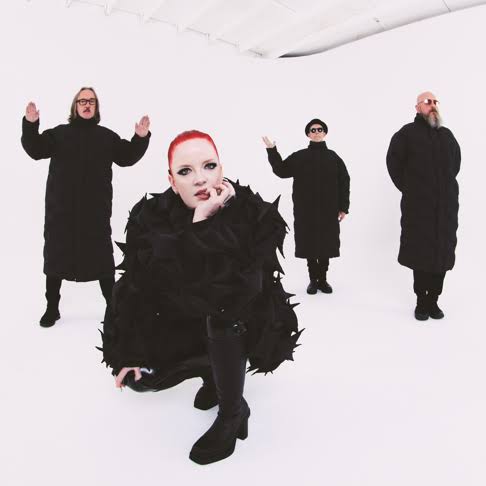 Una de las bandas de culto más emblemáticas del rock alternativo, Garbage tocará en el Perú como parte de su gira por Latinoamérica. El cuarteto que cuenta con 3 décadas de trayectoria, se estará presentando el próximo 11 de septiembre en el Anfiteatro de el Parque de la Exposición, donde presentarán su más reciente EP, titulado "Witness To Your Love". Shirley Manson, Steve Marker, Duke Erikson y Butch Vig se encuentran contentos por su próxima presentación en Perú donde además de interpretar canciones que marcaron su éxito desde la década de los noventa, también incluirán sus más recientes temas, como ‘Witness To Your Love’, ‘Cities in Dust’, ‘Blue Betty’ y ‘Adam and Eva’, los mismos que forman parte de su último EP. La pre-venta inicia este 21 y 22 de Julio con cualquier medio de pago en la plataforma digital de Teleticket.